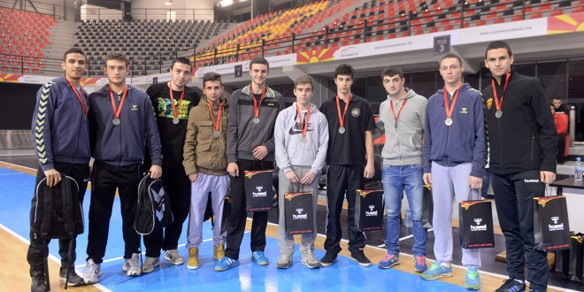 Пет ракометари од младинците на Вардар се најдоа во идеалниот состав на турнирот(ФОТОГАЛЕРИЈА).