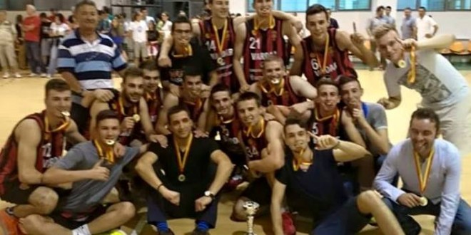 Кошаркарите на Вардар (М-18) станаа шампиони на Македонија