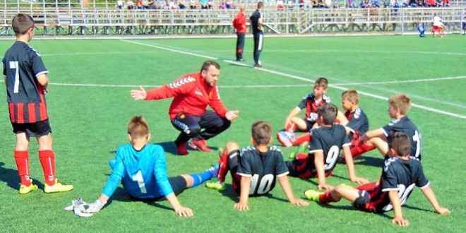 Вардар (1) и (2) генер. ‘2004“ со победи го започнаа елиминацискиот дел од детската лига