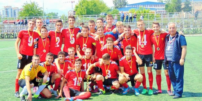 Пионерите на ФК Вардар денес ќе тестираат со кадетите, а во недела играат со Брегалница