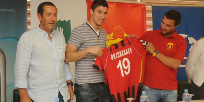 Пред три години, Алекс Душебаев стави потпис на договор со РК Вардар