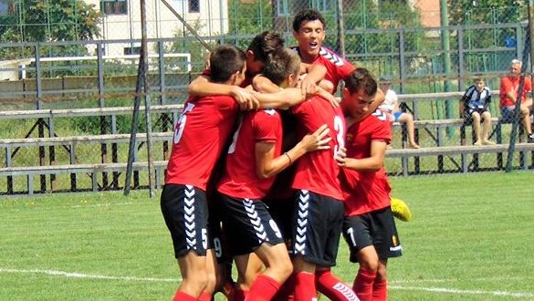 (ФОТОГАЛЕРИЈА) Пионерите на ФК Вардар ја надиграа Шкендија и обезбедија финале на “Скопје куп“