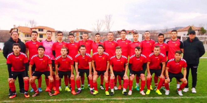 Триумф и пораз за пионерските екипи во мечевите со ФК Пирин одиграни во Бугарија