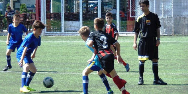 (ФОТОГАЛЕРИЈА) Убедливи настапи за двете екипи на ФК Вардар генер. “2007“ во осминафиналето на детската лига
