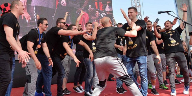 Реакции на играчите, кои заедно со Македонскиот народ ја прославија Европската титула