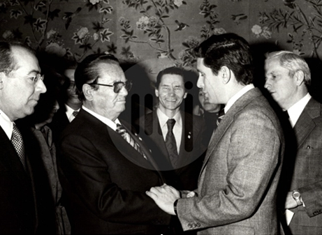 Димче Беловски, лево, со највисокото државно и партиско раководство на Југославија