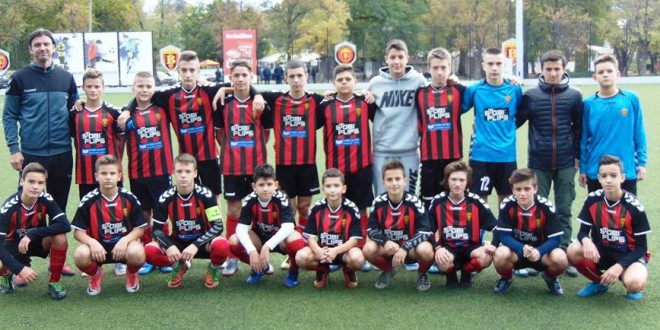 Генерацијата “2004“ на ФК Вардар предводена од Кралевски е есенски шампион во регионалната -скопска лига, со максимален број на освоени бодови
