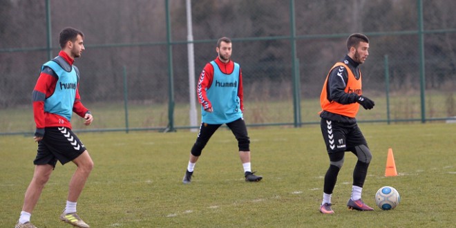 (ФОТО) ФК Вардар денес вредно работеше на теренот при тренинг центарот во “Хиподром“