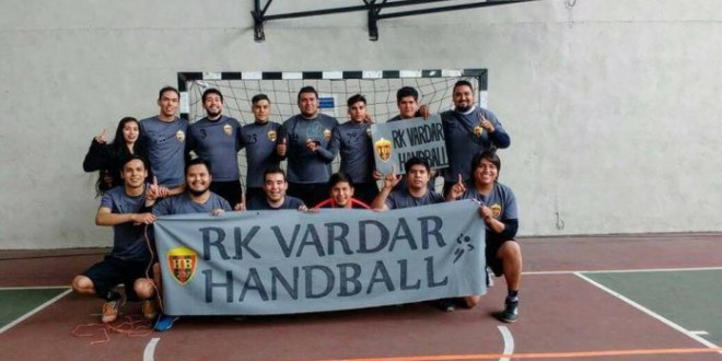 НЕВЕРОЈАТНО! Формиран тим “Вардар“  во Мексико, кои покрај името ги има и боите и логото на брендот (Фото)