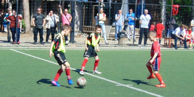 Десет победи, еден нерешен резултат и еден пораз за генерациите на ФК Вардар, во четвртото пролетно коло од детската лига