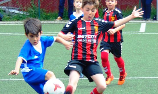 (Фотогалерија) Две победи за најмладите вардарци родени “2010“ во детската лига