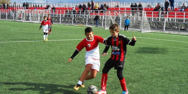 Вардаровите генер. “2007“ и “2008“ со двете свои екипи ги поминаа првите пречки во елиминацискиот дел од детската лига
