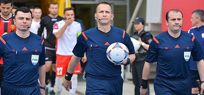 Мечкаровски  главен судија на мечот со ФК Шкупи