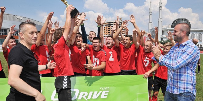 (ФОТО) Пионерите на ФК Вардар го победија Будуќност и го освоија силниот меѓународен турнир во Сараево