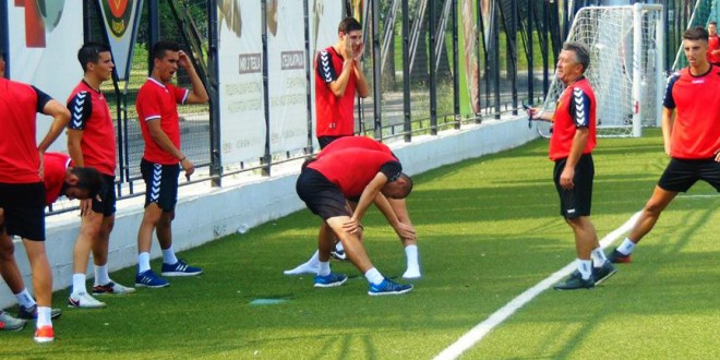 (Фотогалерија) Ане Андовски ги “подреди“ младинците на ФК Вардар, кои започнаа со подготовките за новата сезона