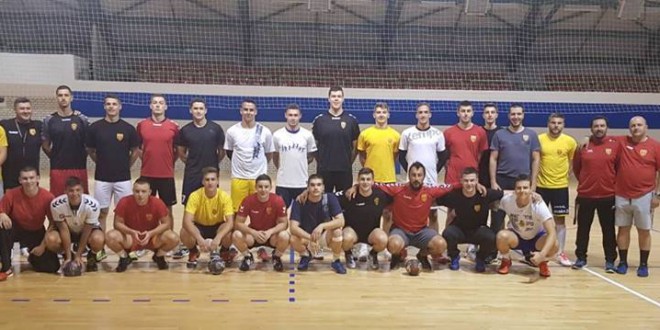 Седум играчи од РК Вардар, се наоѓаат на подготовки во Маврово со младинската репрезентација