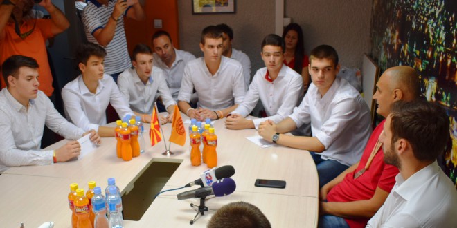 Јованчев и момците по успехот на ЕП на прием во Македонската кошаркарска федерација