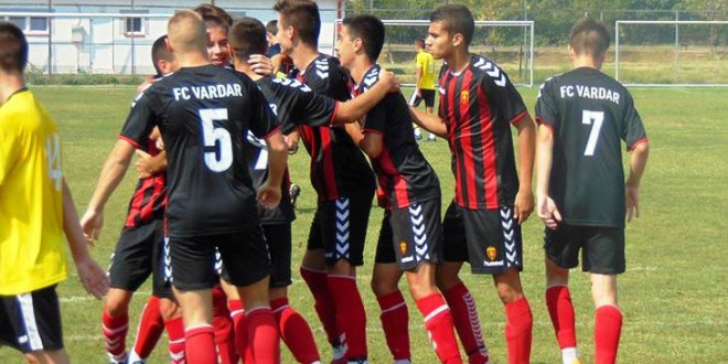 (Фотогалерија) Кадетите на ФК Вардар тргнаа триумфално во лигата, совладана Македонија ЃП