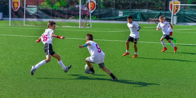 Македонски Телеком додели стипендии на нови играчи од фудбалската школа на Вардар