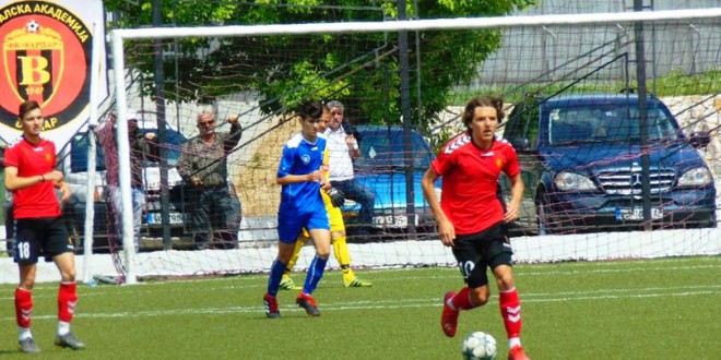 Пионерските екипи на ФК Вардар ја зголемија предноста пред конкурентите за трофејот, младинците со нова победа, кадетите во лоша серија