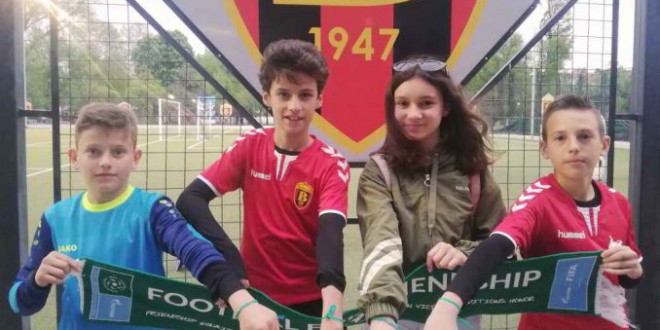 Тројца млади фудбалери на Вардар дел од проектот “Фудбал за пријателство“