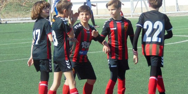 Двете екипи на ФК Вардар генер. 2009 ги продолжуваат настапите во детската лига, по денешните убедливи победи