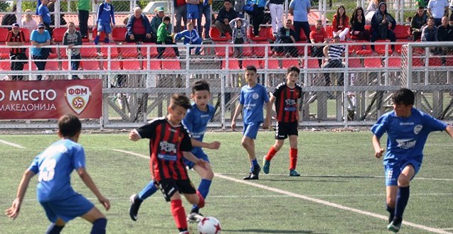 (РАСПОРЕД) Четири генерации на ФК Вардар утре ги играат 1/4 финалните и можните 1/2 финални дуели