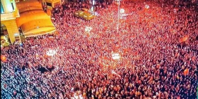 (ВИДЕО) Химната на Македонија „испеана“ од над 100.000 навивачи на Вардар!