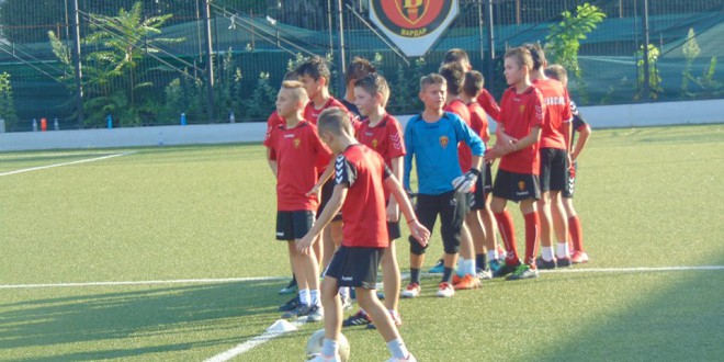 Од денес со тренинзи стартуваат „петлињата“ на ФК Вардар, познати тренерите на сите генерации