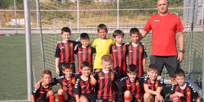 (ФОТО) Дебитантски настап за генерација 2011 на ФК Вардар во детската лига