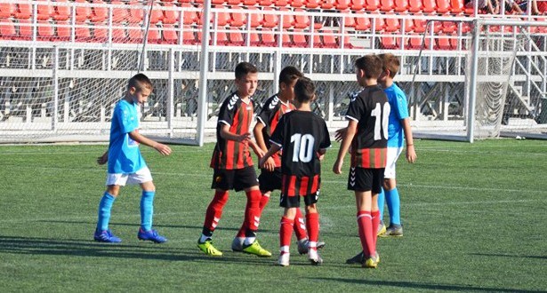 (Фотогалерија) ФК Вардар ген.2008  ја започна со два триумфа  Детската лига