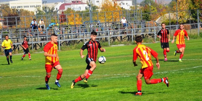 (Фотогалерија) Младинското фудбалско дерби им припадна на Македонија Ѓ.П, кои беа подобри од Вардар