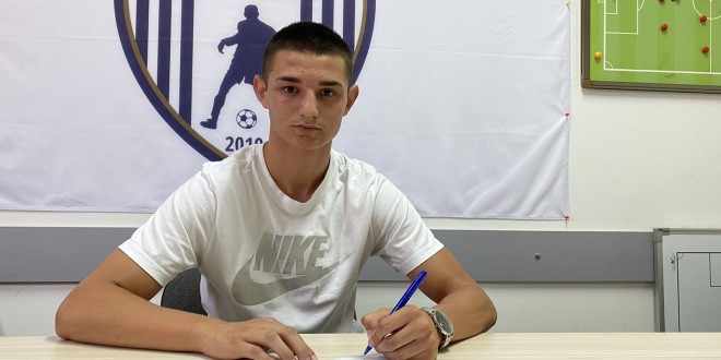 Уште еден млад играч го напушти Вардар, Бојан Димоски во новата сезона ќе игра за А.Пандев