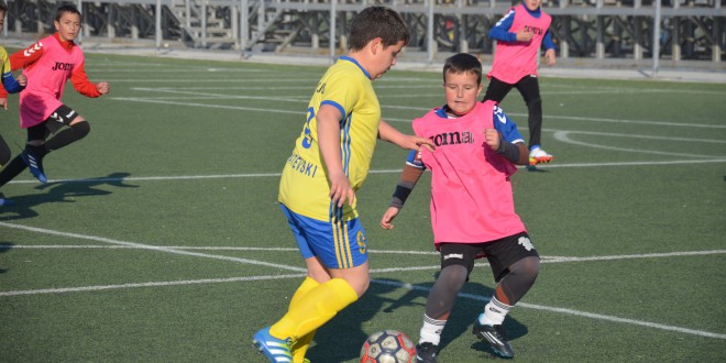 (ФОТО) Деби натпревар сезонава во детската лига за генерација 2010 на ФК Вардар