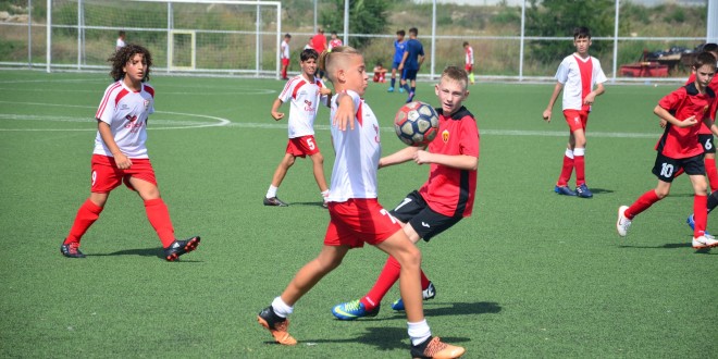(Фотогалерија) ФК Вардар со генерацијата 2010 ја отвори новата сезона во Детската Лига на ФФМ