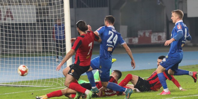 ФК Вардар со победа против Железничар го прослави 75.роденден, како и јубилејот на Комити од 35. години постоење